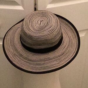 🖤NWT FUN Solar Escape Adjustable Hat Closet Must Have 🖤